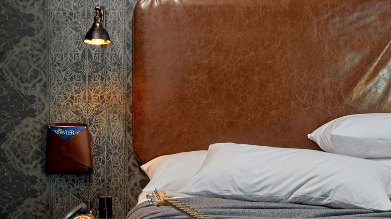<b>Moxy Minneapolis Uptown Suite</b>. Images powered by <a href="https://www.leonardoworldwide.com/" title="Leonardo Worldwide" target="_blank">Leonardo</a>.