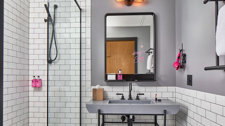 <b>Moxy Minneapolis Uptown Room</b>. Images powered by <a href="https://www.leonardoworldwide.com/" title="Leonardo Worldwide" target="_blank">Leonardo</a>.