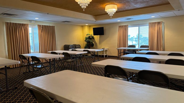 <b>Emerald Shores Hotel Meeting</b>. Images powered by <a href="https://www.leonardoworldwide.com/" title="Leonardo Worldwide" target="_blank">Leonardo</a>.