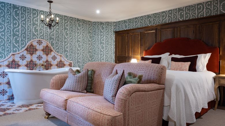 <b>White Hart Hotel Suite</b>. Images powered by <a href="https://www.leonardoworldwide.com/" title="Leonardo Worldwide" target="_blank">Leonardo</a>.