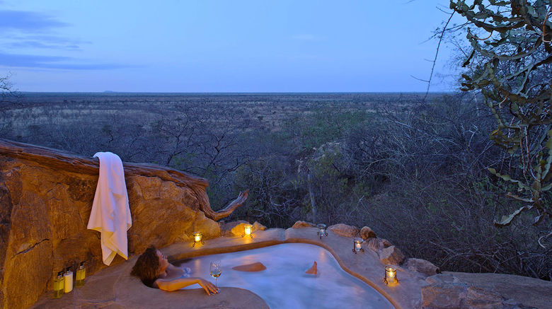 <b>Elewana Elsa's Kopje Room</b>. Images powered by <a href="https://www.leonardoworldwide.com/" title="Leonardo Worldwide" target="_blank">Leonardo</a>.