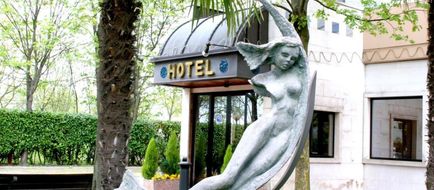 Hotel Garden Exterior