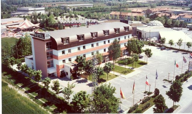 Hotel Garden Exterior