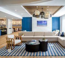 Delta Hotels Jacksonville Deerwood Lobby