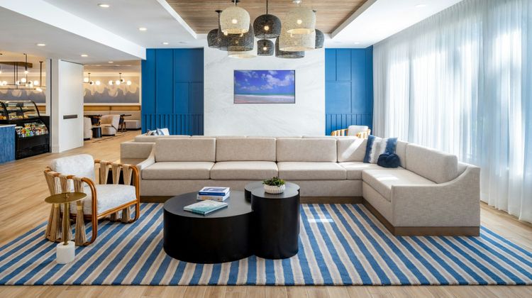 Delta Hotels Jacksonville Deerwood Lobby