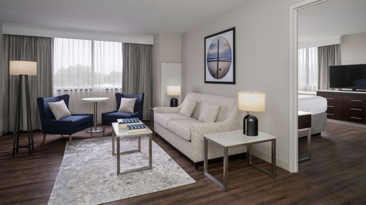 Delta Hotels Jacksonville Deerwood Suite