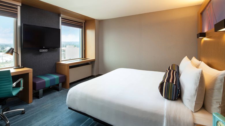 <b>aloft San Francisco Airport Room</b>. Images powered by <a href="https://www.leonardoworldwide.com/" title="Leonardo Worldwide" target="_blank">Leonardo</a>.