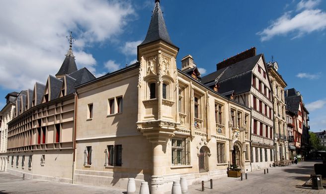 Hotel de Bourgtheroulde, Autograph Exterior