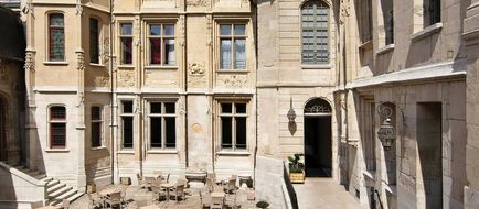 Hotel de Bourgtheroulde, Autograph Exterior