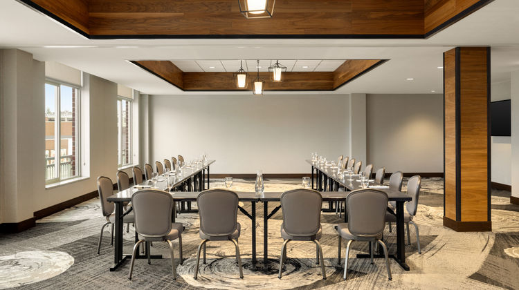 Hotel Indigo Naperville Riverwalk Meeting