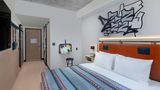 <b>Moxy Miami Wynwood Room</b>. Images powered by <a href="https://www.leonardoworldwide.com/" title="Leonardo Worldwide" target="_blank">Leonardo</a>.
