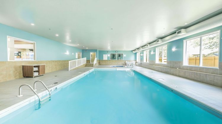 Holiday Inn Express/Suites Regina-South Pool