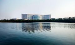 Renaissance Tianjin Lakeview Hotel