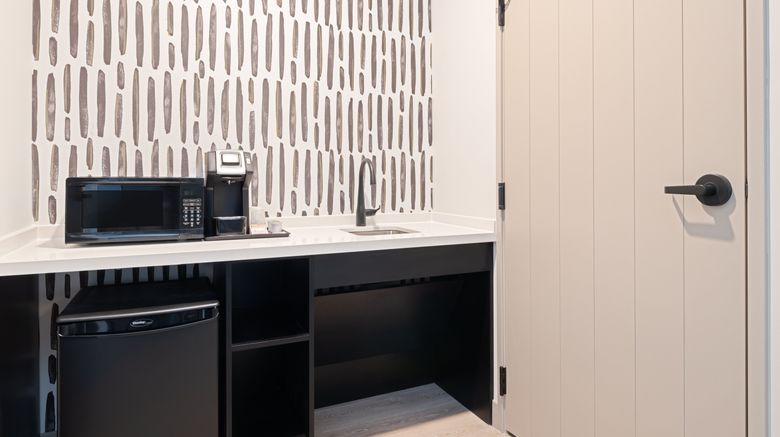 <b>Atwell Suites Kansas City Airport Room</b>. Images powered by <a href="https://www.leonardoworldwide.com/" title="Leonardo Worldwide" target="_blank">Leonardo</a>.
