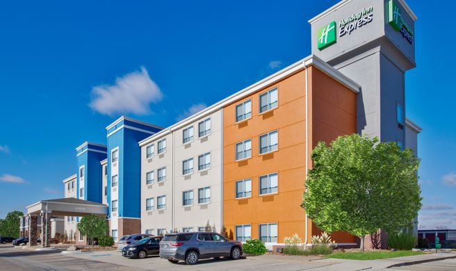 Holiday Inn Express Fremont Exterior