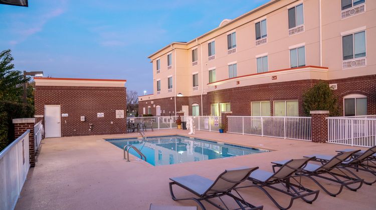 Holiday Inn Express Pembroke Pool