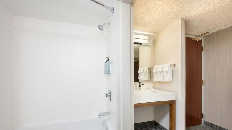 <b>Courtyard Greenville-Spartanburg Airport Room</b>. Images powered by <a href="https://www.leonardoworldwide.com/" title="Leonardo Worldwide" target="_blank">Leonardo</a>.