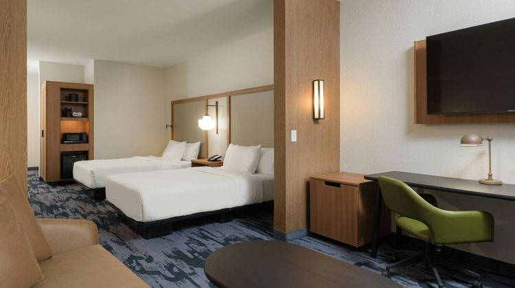 Fairfield Inn & Suites Cincinnati Oakley Room