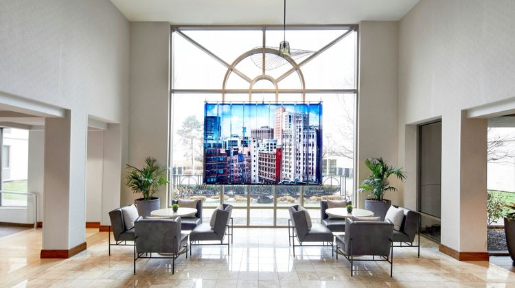 Detroit Metro Airport Marriott Lobby