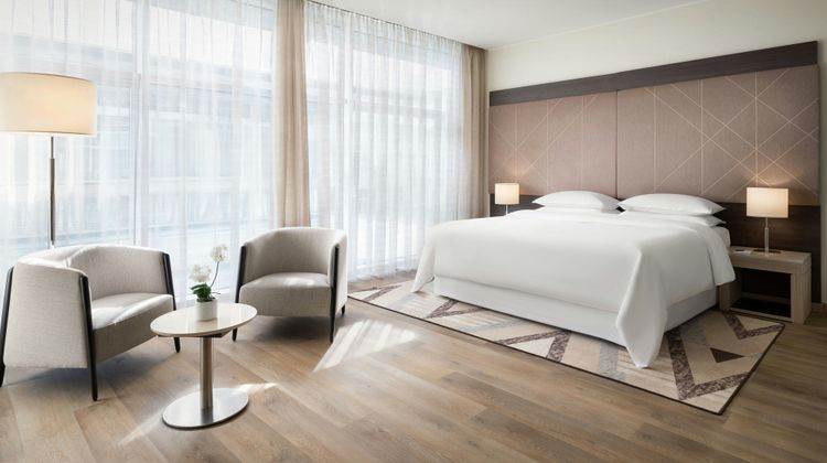 Sheraton Milan Malpensa Hotel & Conf Ctr Room