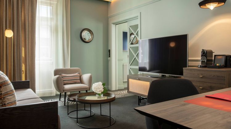 Hotel Maison Rouge Room