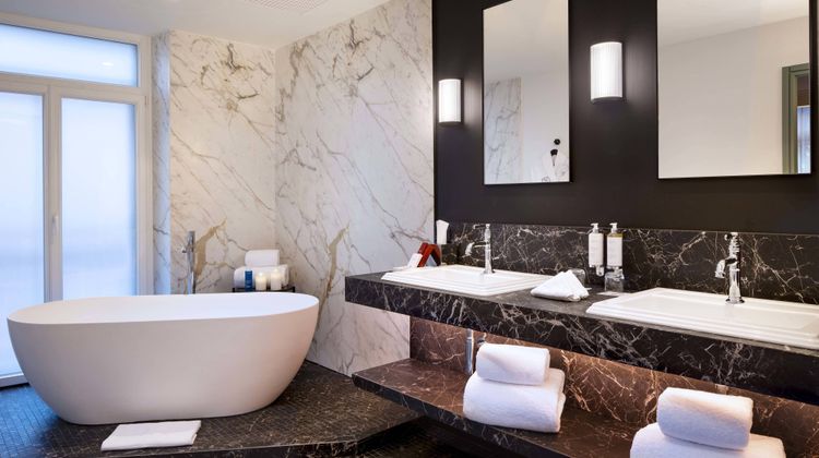 Hotel Maison Rouge Room