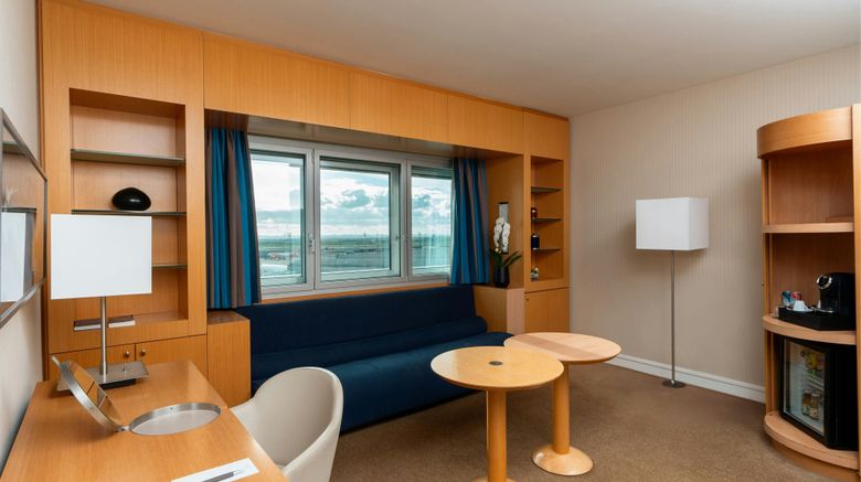 <b>Sheraton Paris Airport Hotel & Conf Ctr Room</b>. Images powered by <a href="https://www.leonardoworldwide.com/" title="Leonardo Worldwide" target="_blank">Leonardo</a>.