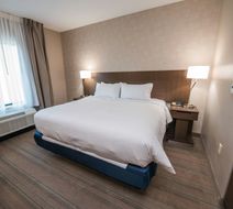 Fairfield Inn & Suites Huntsville Room
