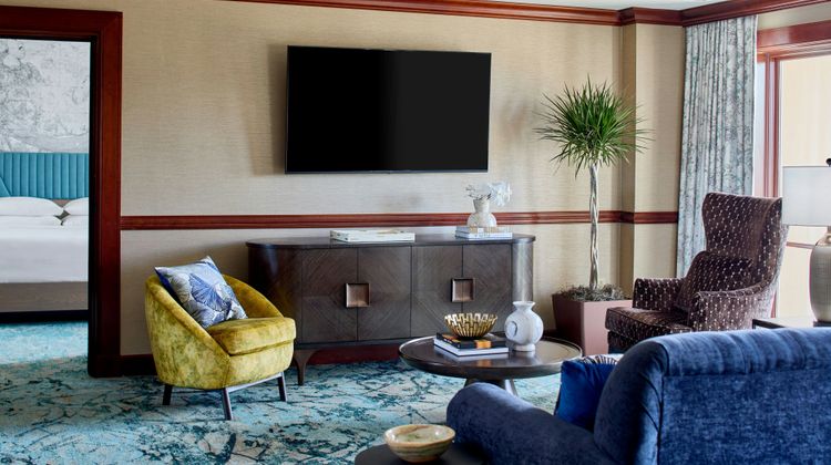 Renaissance Shoals Resort & Spa Suite