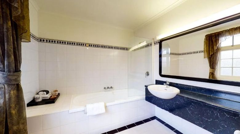 <b>Princes Gate Hotel Room</b>. Images powered by <a href="https://www.leonardoworldwide.com/" title="Leonardo Worldwide" target="_blank">Leonardo</a>.