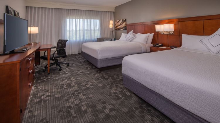 Courtyard Dulles Town Center Room