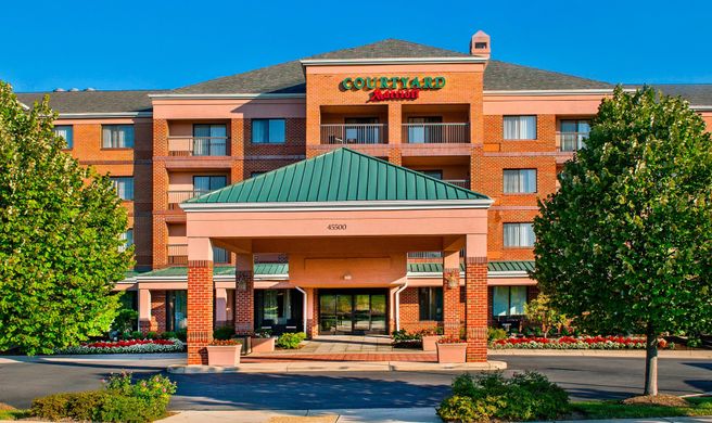 Courtyard Dulles Town Center Exterior
