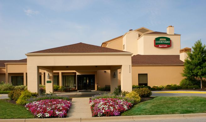 Courtyard Indianapolis Airport Exterior