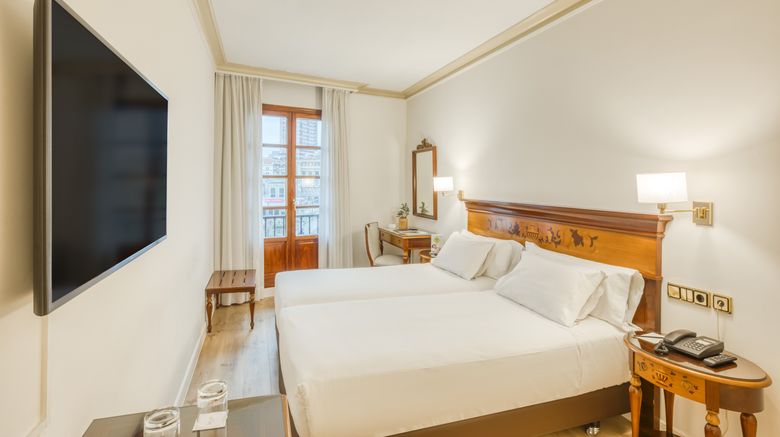 <b>Sercotel Arenal Bilbao Room</b>. Images powered by <a href="https://www.leonardoworldwide.com/" title="Leonardo Worldwide" target="_blank">Leonardo</a>.