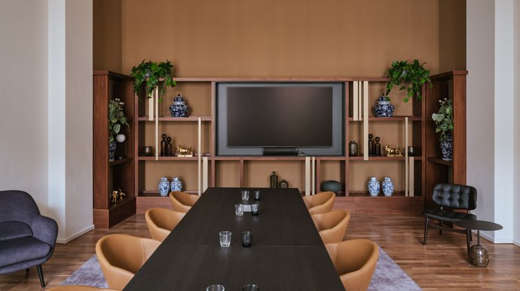 Mannheimer Hof-Leonardo Ltd. Ed. Meeting