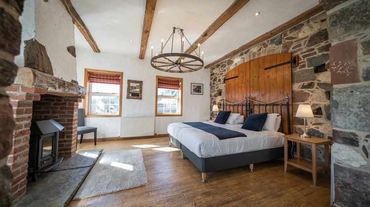 Oak Tree Inn Room