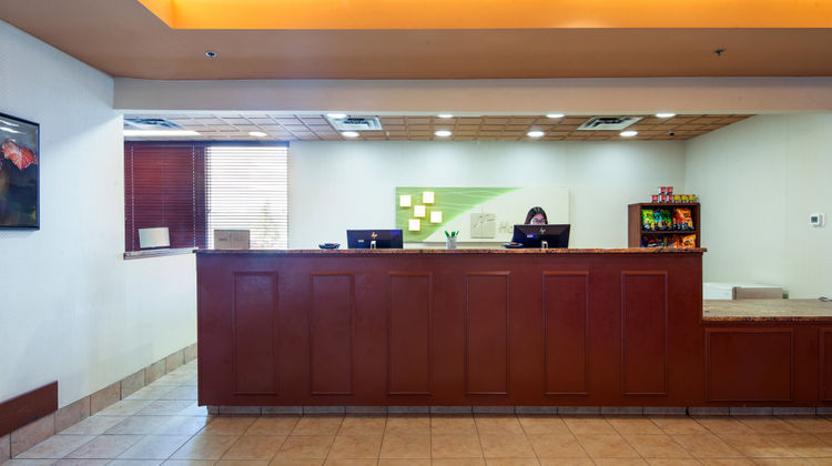 Holiday Inn Hinton Exterior