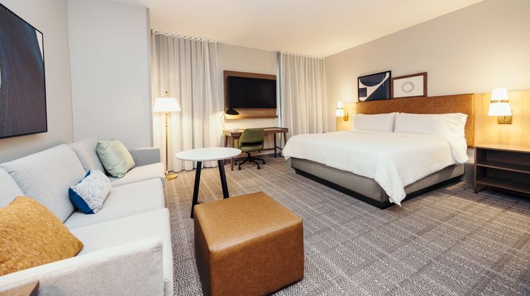 Staybridge Suites Des Moines Suite