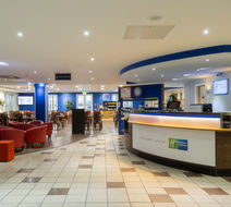 Holiday Inn Express Poole Exterior