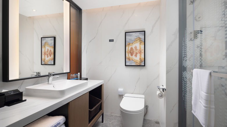 <b>Hampton Inn Lianyungang Guannan Room</b>. Images powered by <a href="https://www.leonardoworldwide.com/" title="Leonardo Worldwide" target="_blank">Leonardo</a>.