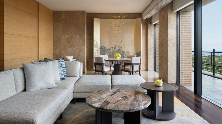 <b>The Ritz-Carlton Okinawa Suite</b>. Images powered by <a href="https://www.leonardoworldwide.com/" title="Leonardo Worldwide" target="_blank">Leonardo</a>.