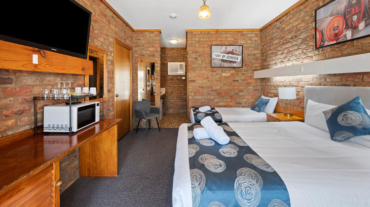 Settlement Motor Inn Room