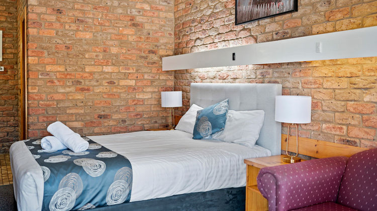 Settlement Motor Inn Room