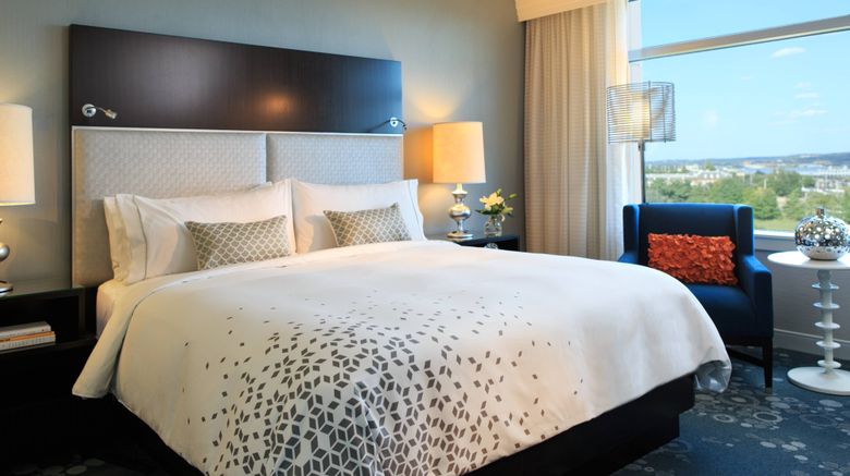 <b>Renaissance Arlington Capital View Hotel Room</b>. Images powered by <a href="https://www.leonardoworldwide.com/" title="Leonardo Worldwide" target="_blank">Leonardo</a>.