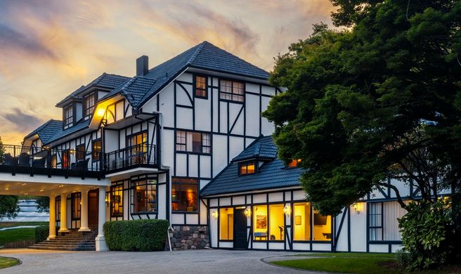Hana Lodge Exterior