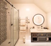 Hana Lodge Room