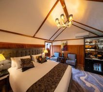Hana Lodge Room
