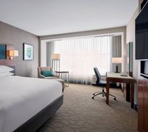 Delta Hotels Milwaukee Northwest Room