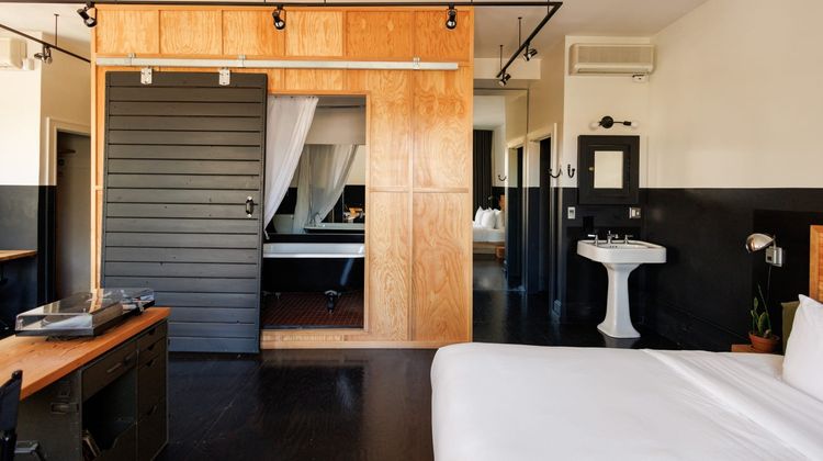 The Clyde Hotel Suite