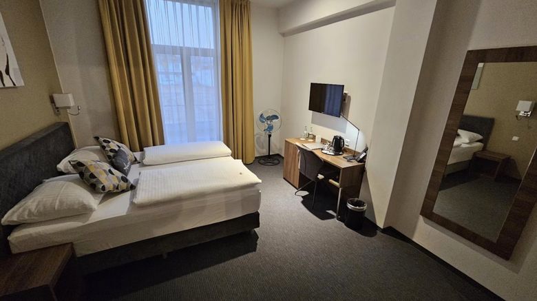 <b>Bo Hotel Hamburg Room</b>. Images powered by <a href="https://www.leonardoworldwide.com/" title="Leonardo Worldwide" target="_blank">Leonardo</a>.